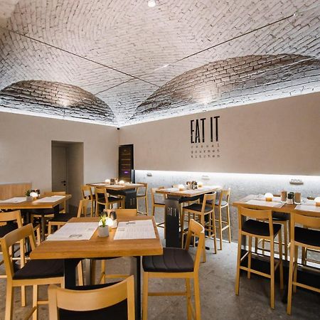 Eat It Cozy Downtown Apartments Oradea Exterior photo