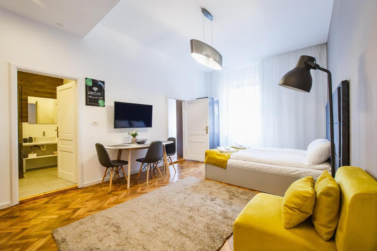Eat It Cozy Downtown Apartments Oradea Exterior photo